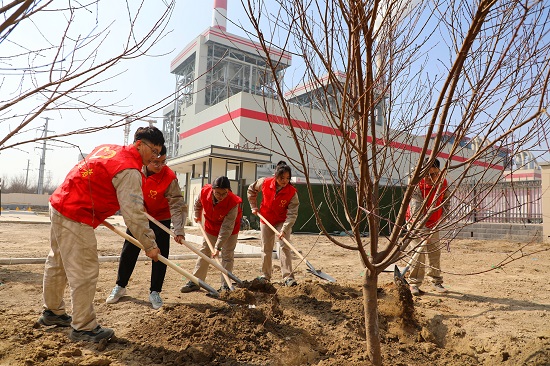 保定熱電廠開展植樹節(jié)活動 - 副本.jpg